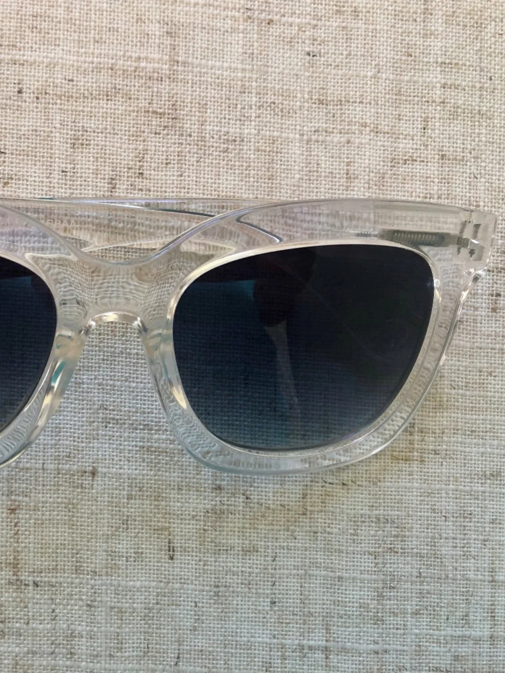 NEW Peepers Weekender clear iridescent polarized sunglasses UV400